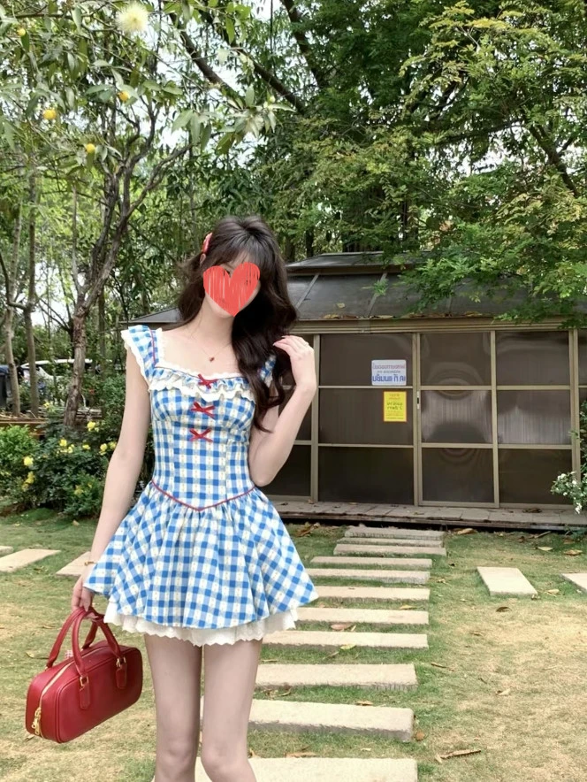 法式复古森系蓝色格子飞袖连衣裙夏季新款收腰显瘦a字蓬蓬裙