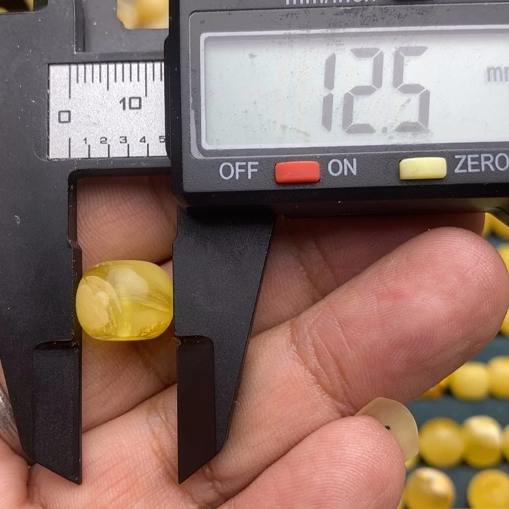 琥珀未镶嵌裸石19号12.5*9.7喇叭口微瑕