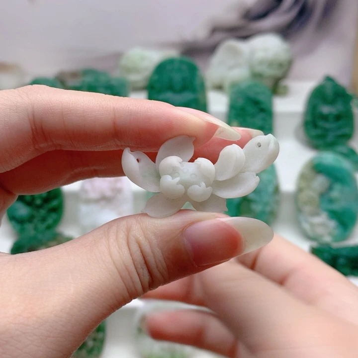 独山玉未镶嵌颈饰