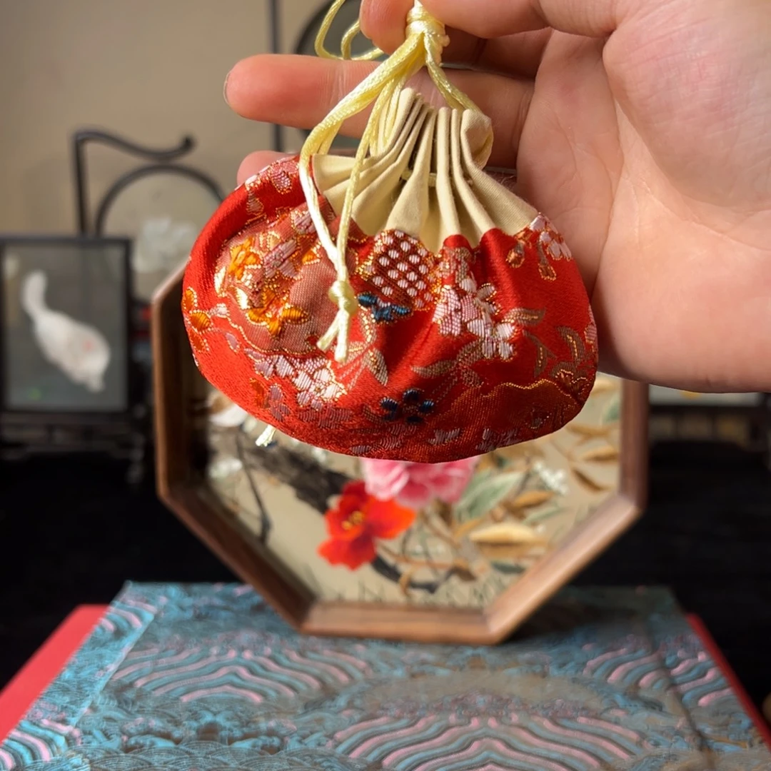 沐***荷刺绣纯手工刺绣双面绣实木摆件
