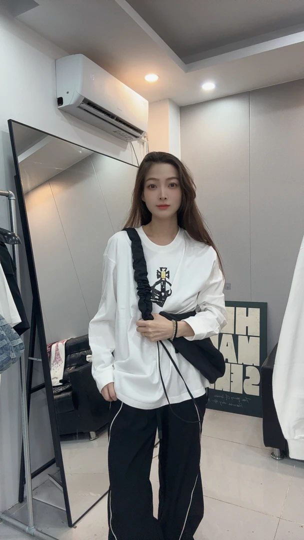 【LLZ316】时尚纯棉T恤宽松卡通手绘印花休闲显瘦地球圆领长袖秋季