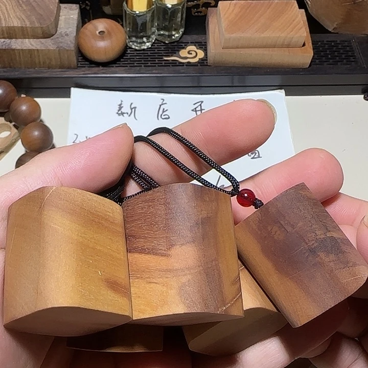 老山檀香横纹吊坠大奶香