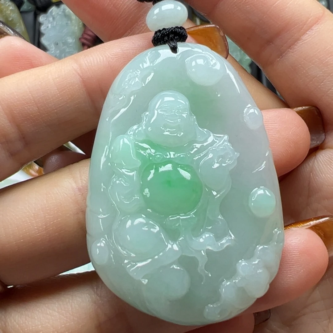 翡翠未镶嵌颈饰佛