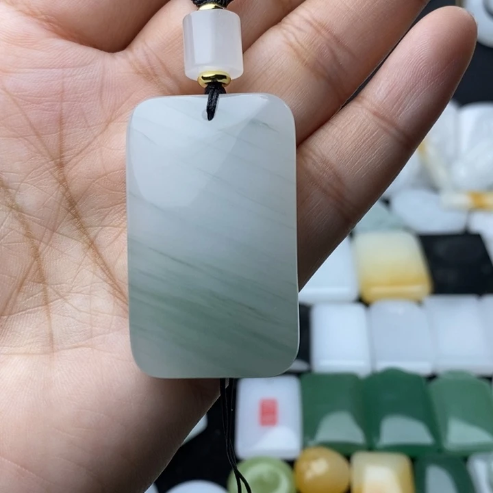 我***的和田玉未镶嵌颈饰