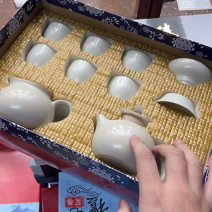 孤品茶具套装等。