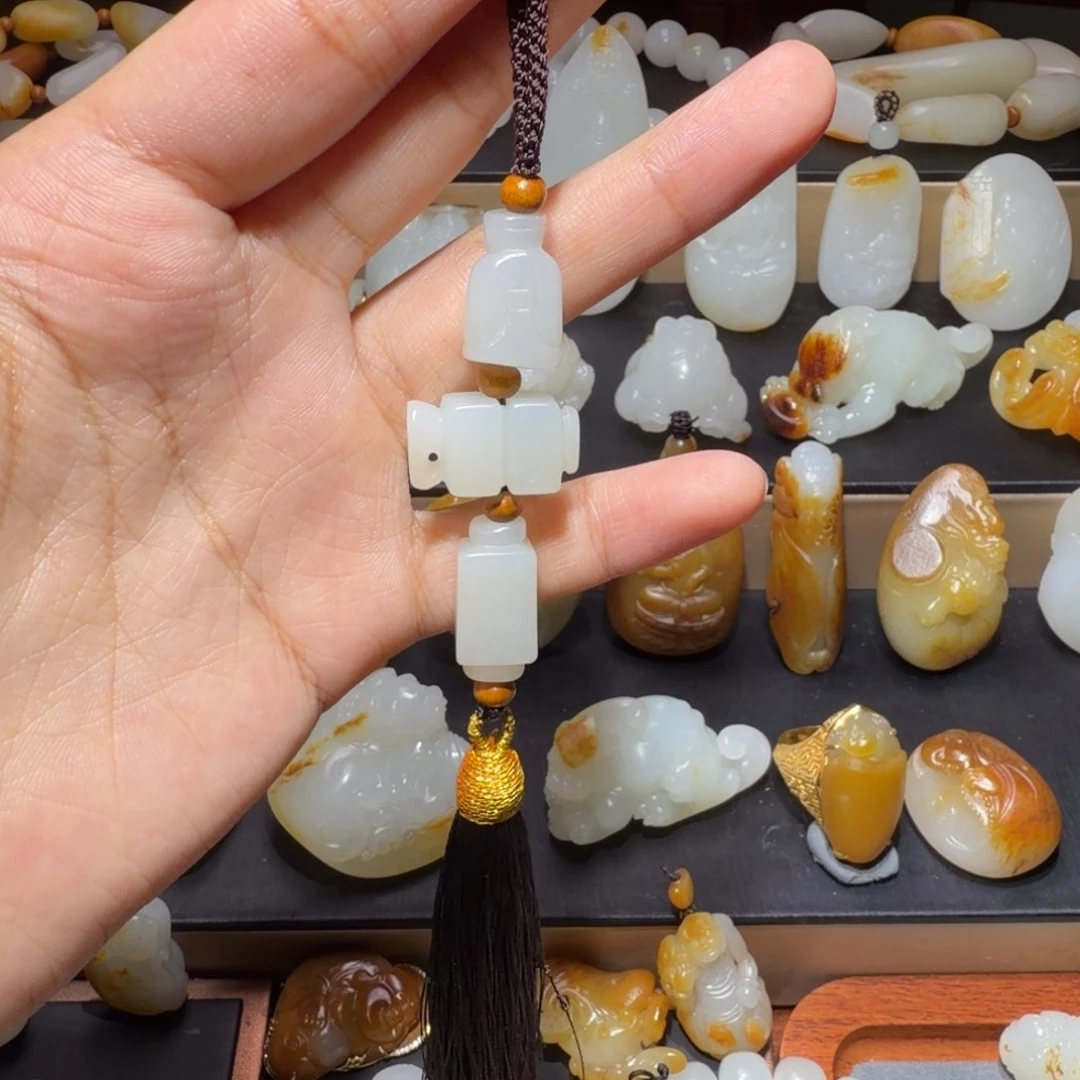 和田玉未镶嵌车挂