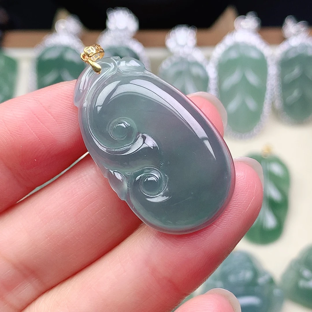 翡翠18K金镶嵌颈饰吊坠