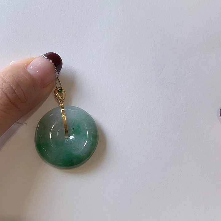 翡翠颈饰18K金镶嵌平安扣