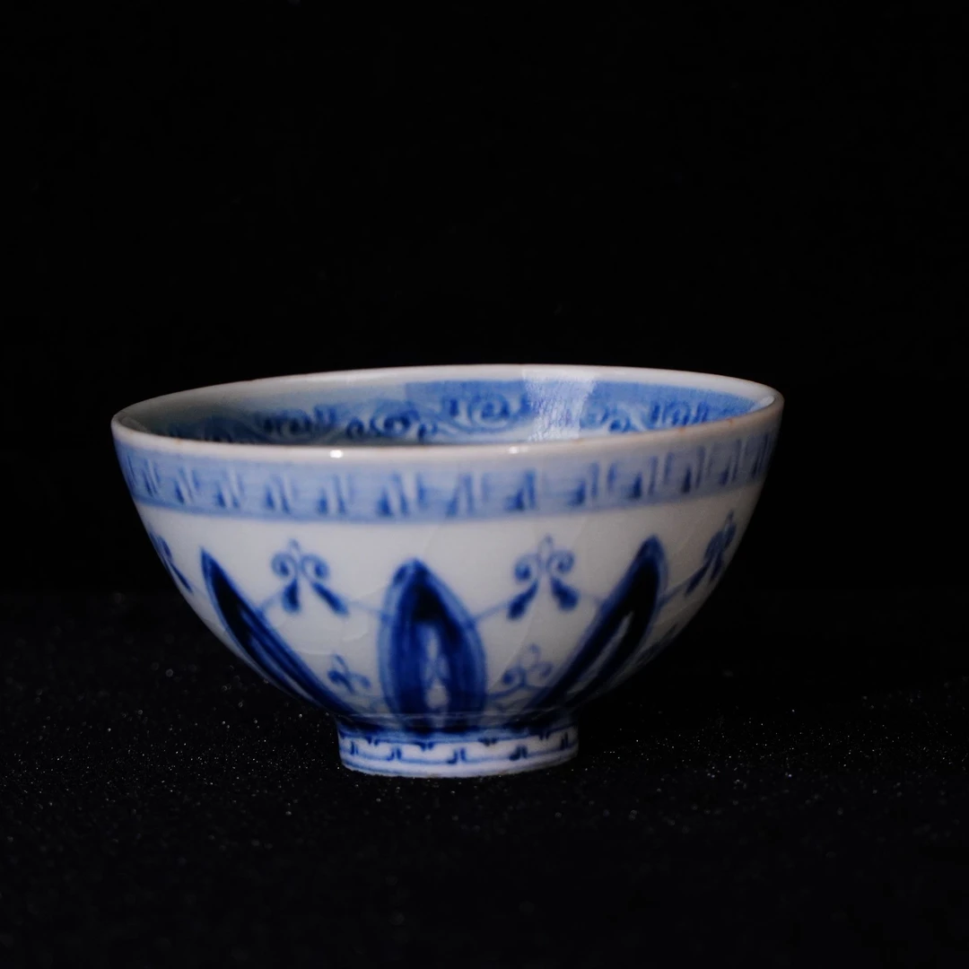 Lot41-C青花莲瓣纹鸡心杯-明代年制款h5d9-YC12290005001027