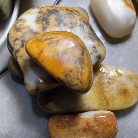 未镶嵌和田玉（糖玉）挂件