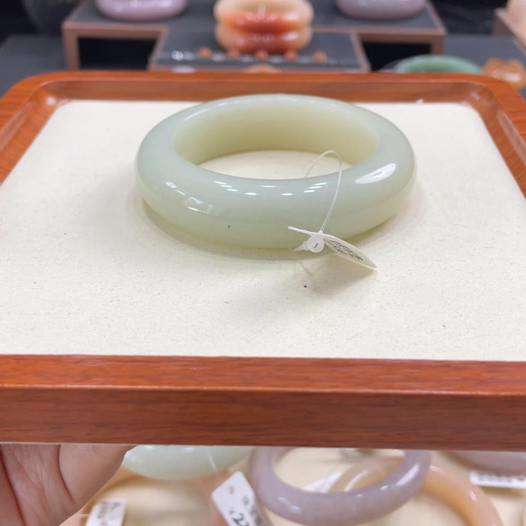 石英岩玉手镯未镶嵌