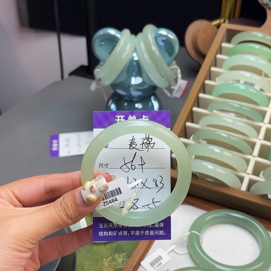 东陵石未镶嵌手镯