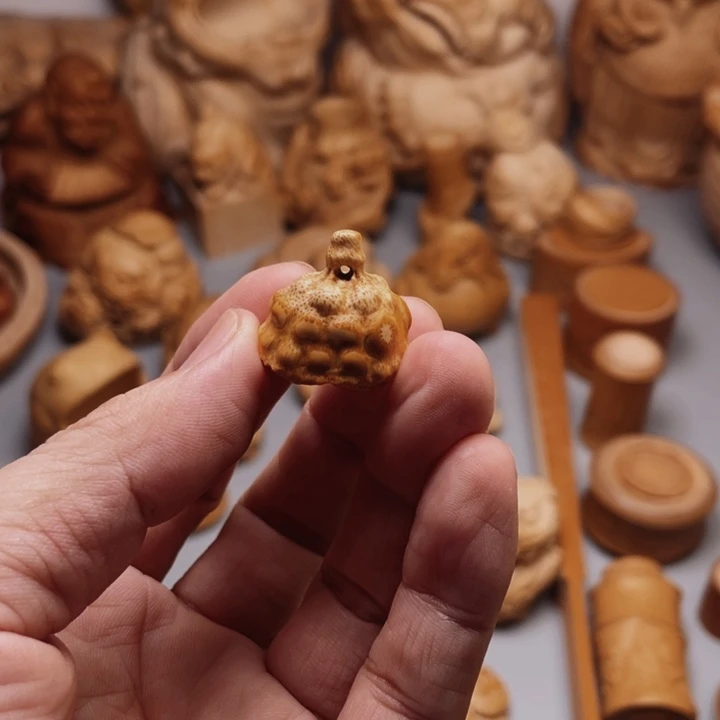 竹一**海竹根雕莲蓬一个