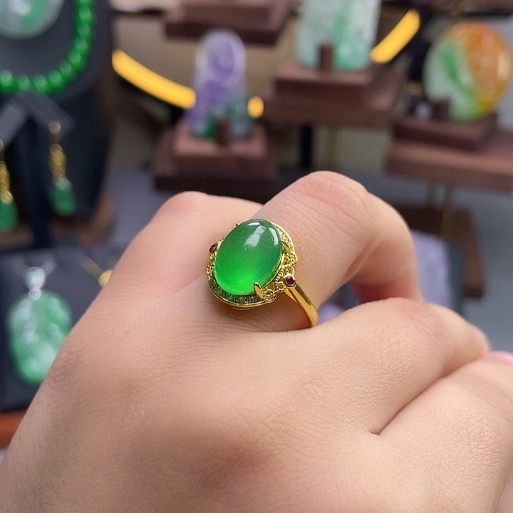 翡翠未镶嵌吊坠(赠链)