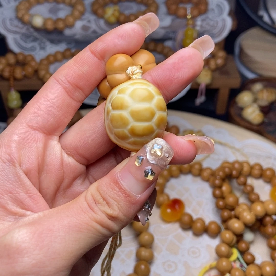 平***）木质类龟甲配饰一个