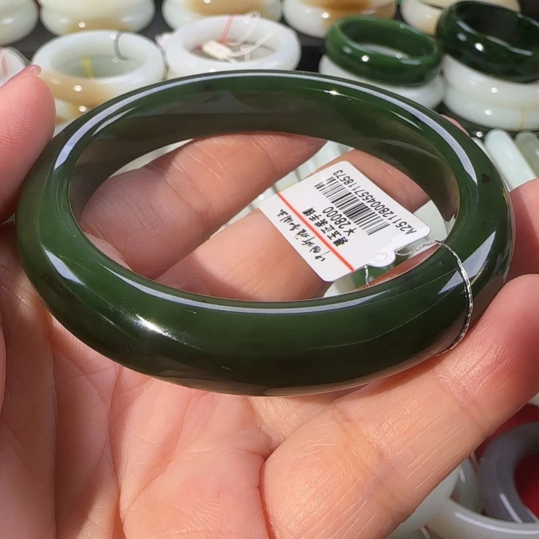 和田玉（碧玉）未镶嵌手镯