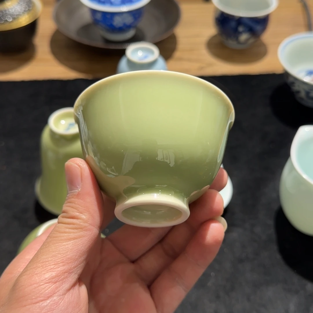 杯打****六晓芳窑碧清釉玉茗杯