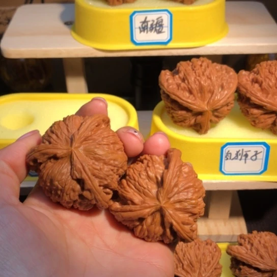 哈***啦核桃手串/手链白狮子三棱