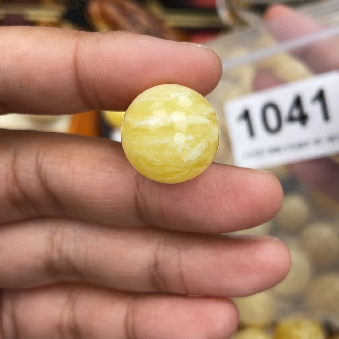 蜜蜡未镶嵌珠宝奇石