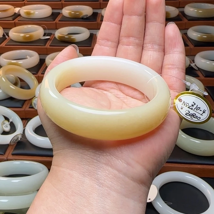 和田玉未镶嵌手镯