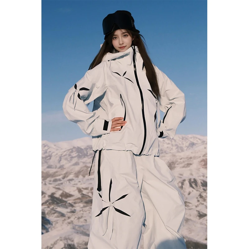 KSKM白色星芒滑雪服套装女2025秋冬新款户外设计防风防水雪服穿搭