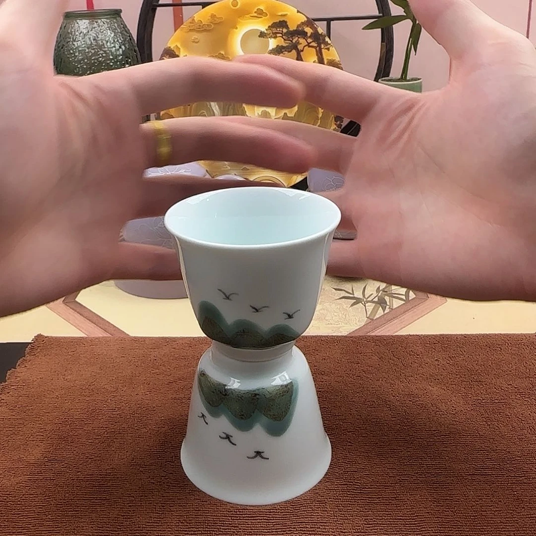 羊脂玉手绘茶杯两只装