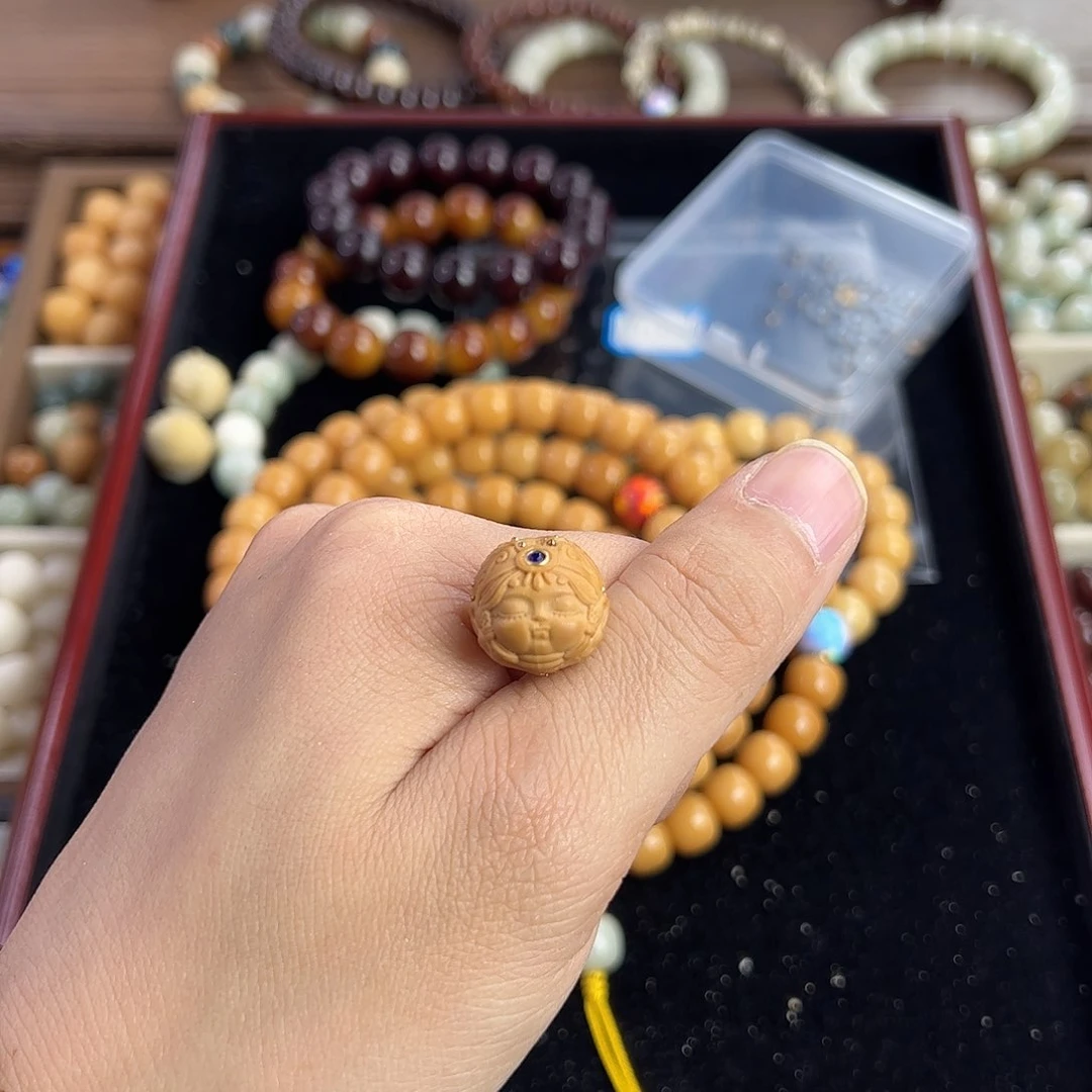 猴头核桃吊坠A***虑雕刻一颗