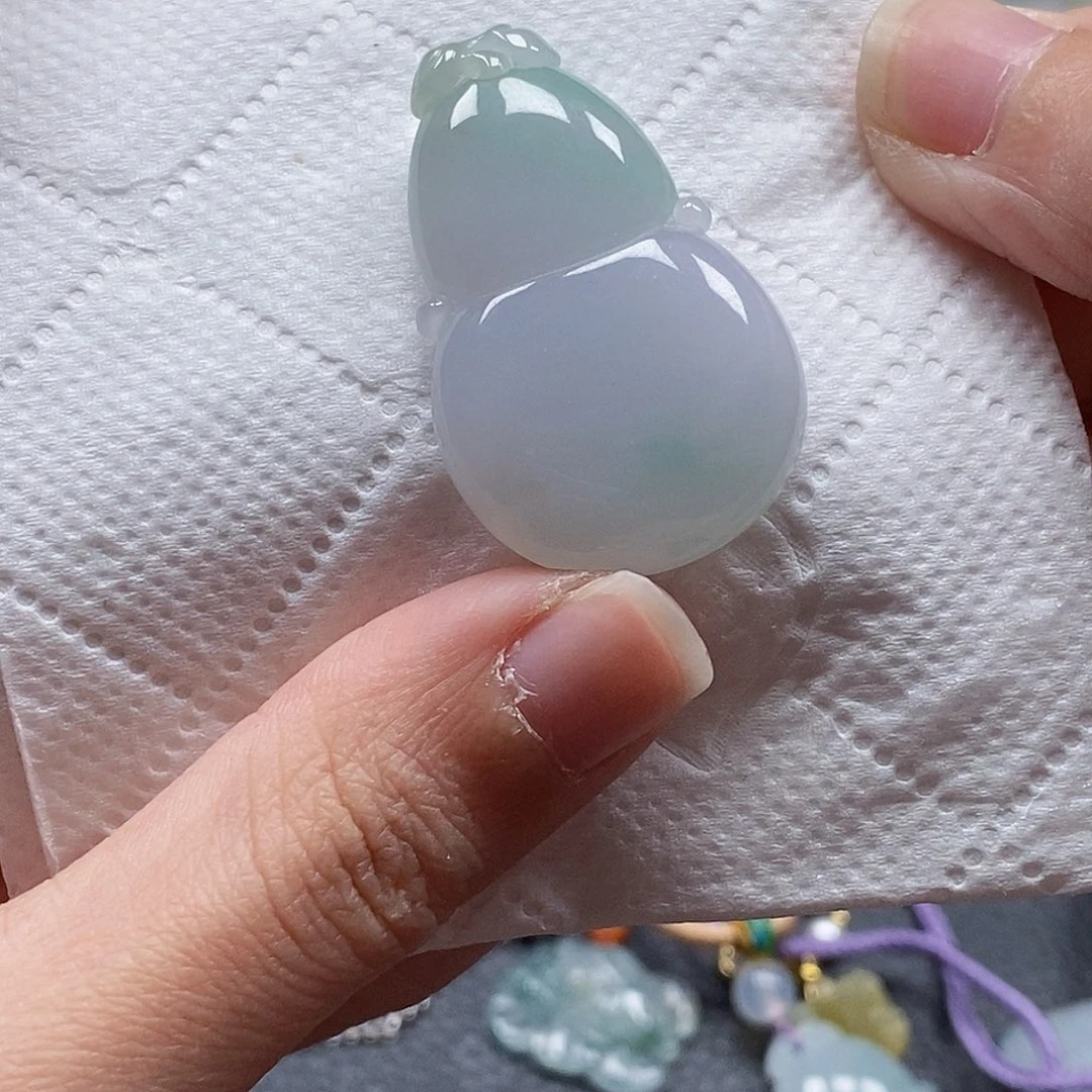 翡翠颈饰未镶嵌闪