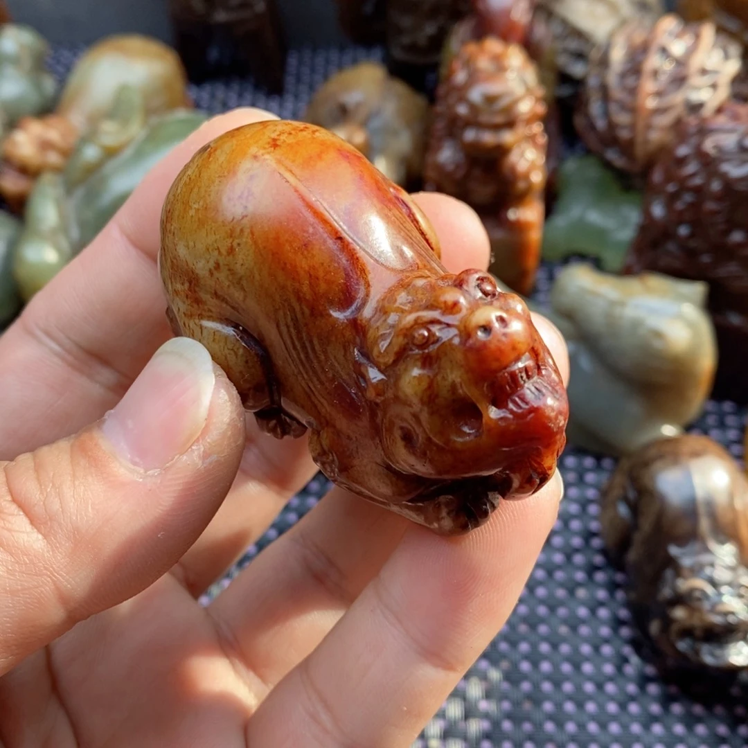 蛇纹石玉未镶嵌颈饰会***骨