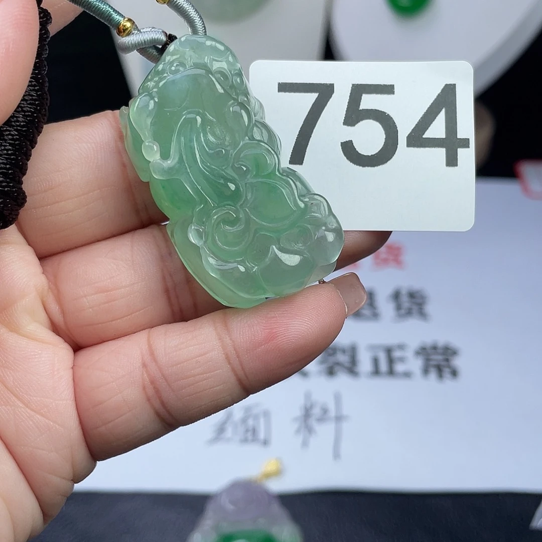 翡翠未镶嵌吊坠(赠链)