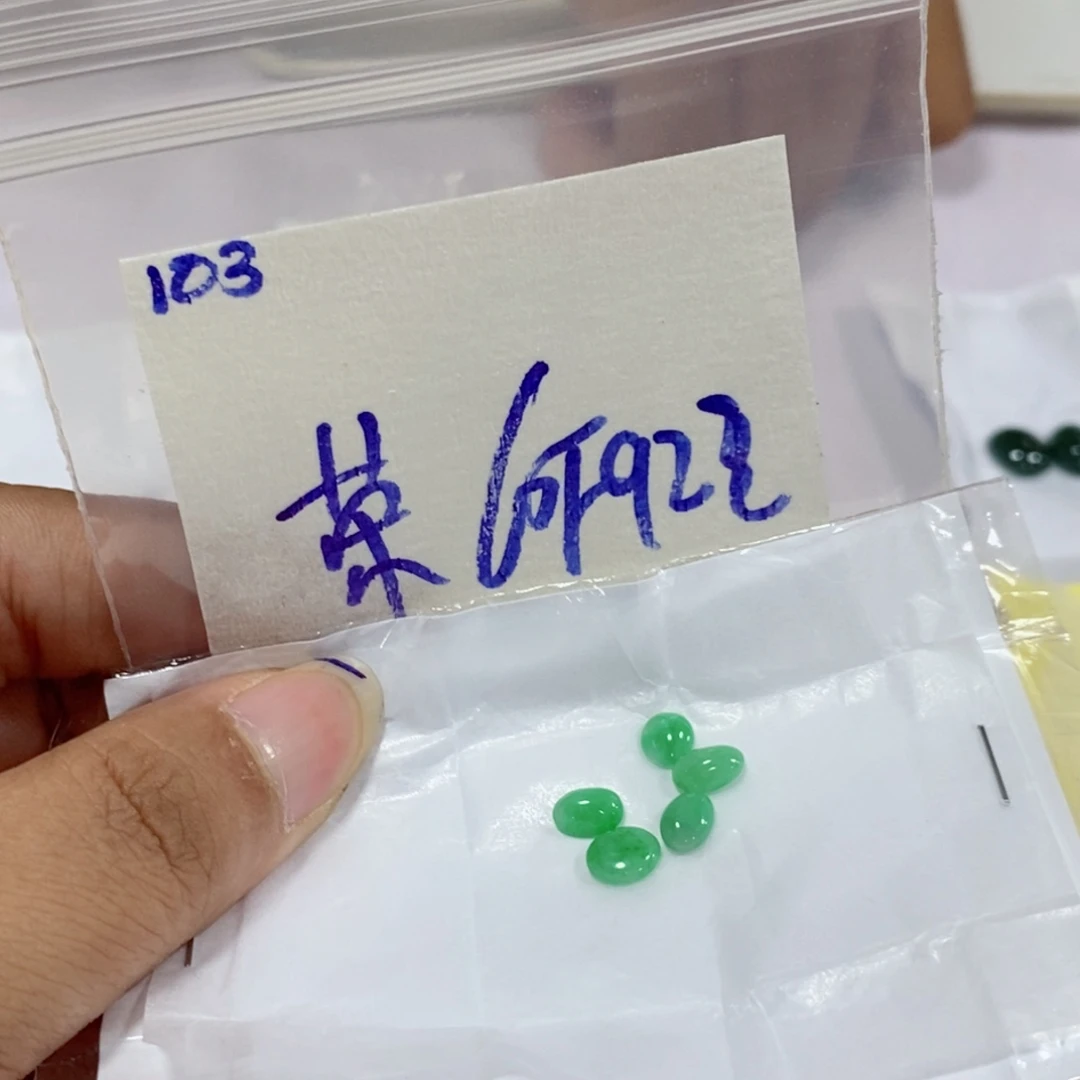 荣***未镶嵌定制翡翠不