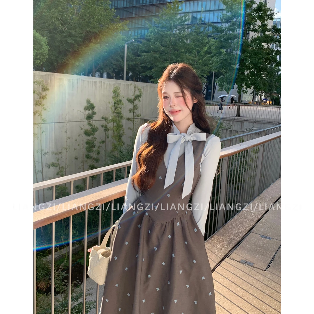 现货·梁子【星野半岛】早秋蝴蝶结纯色内搭蓝色小花无袖连衣裙