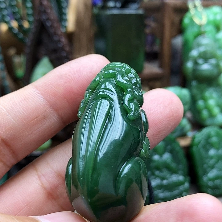 吴***俊和田玉（碧玉）未镶嵌颈饰