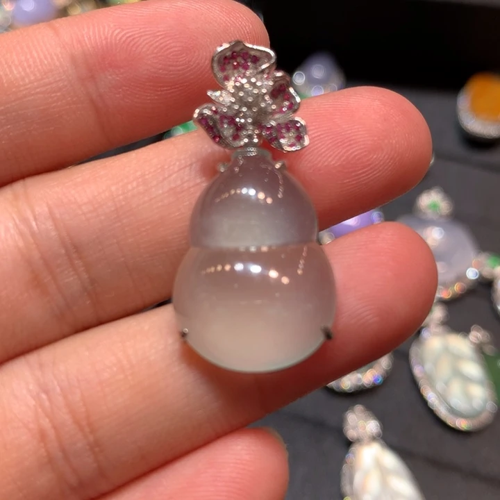 【闪购商品】颈饰18K金镶嵌翡翠翡翠