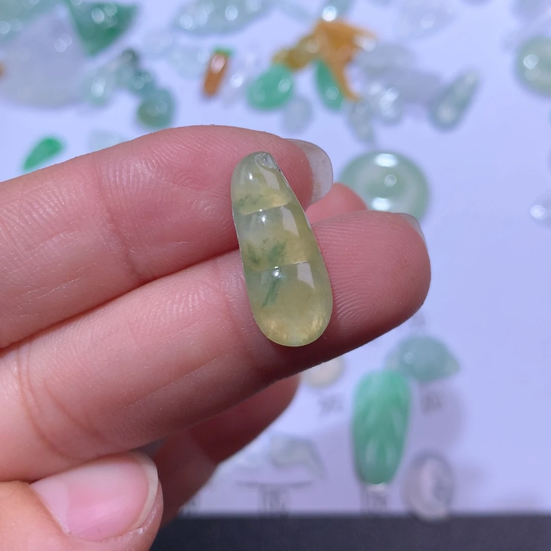 翡翠颈饰未镶嵌豆