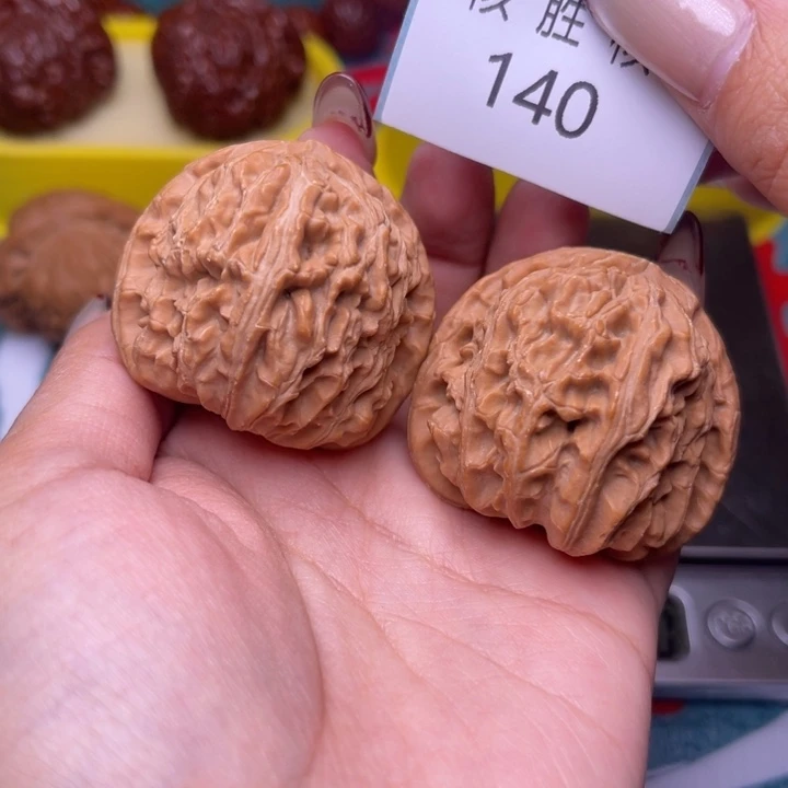 文玩核桃把件三角白41.140