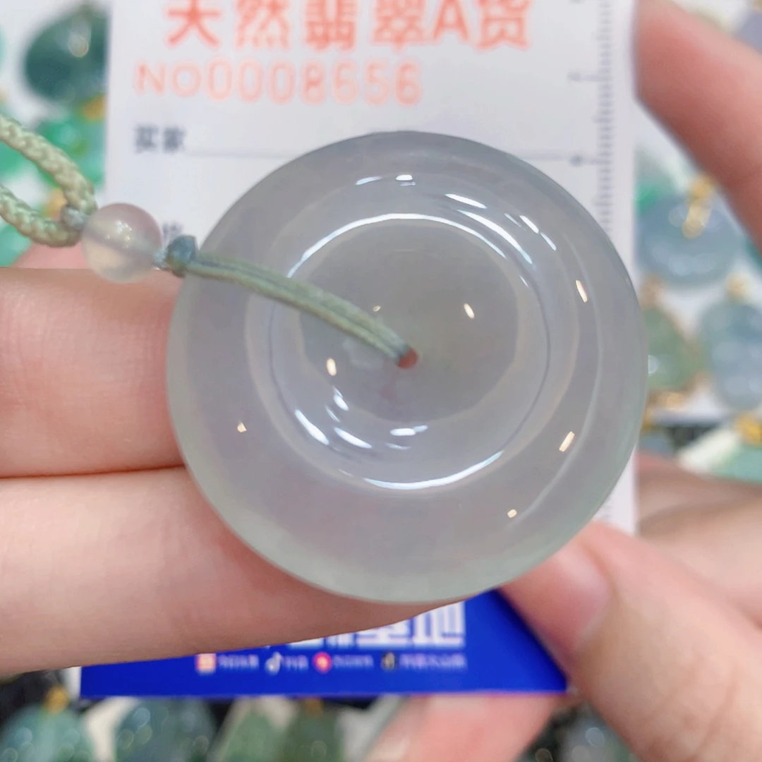 翡翠未镶嵌颈饰扣