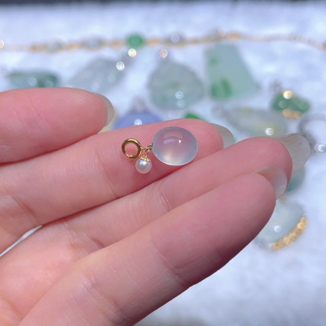 翡翠18K金镶嵌颈饰翡翠