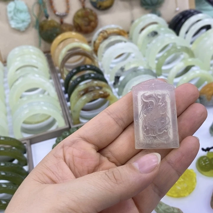 岫玉未镶嵌手镯（圆镯）