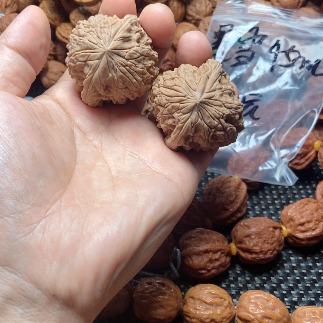 桃核吊坠45尺暴雪