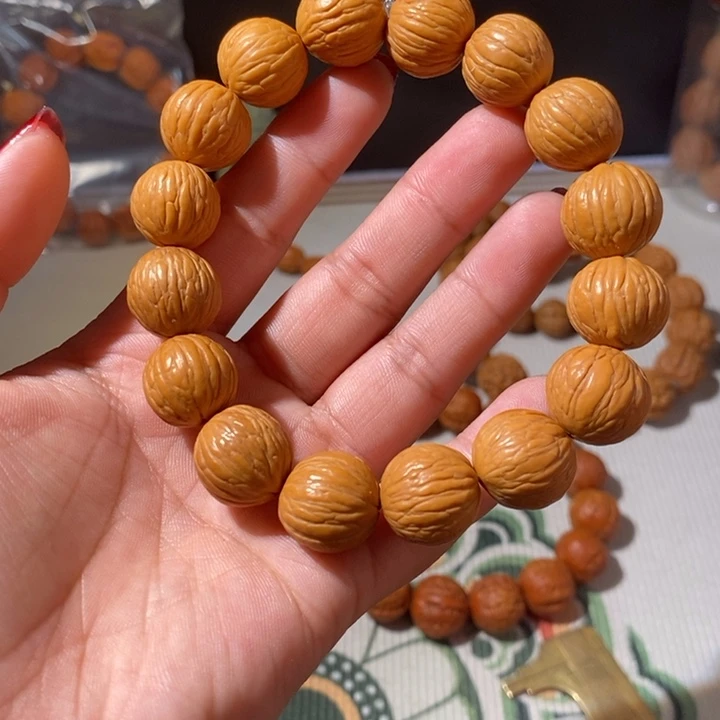 文玩核桃手串……34