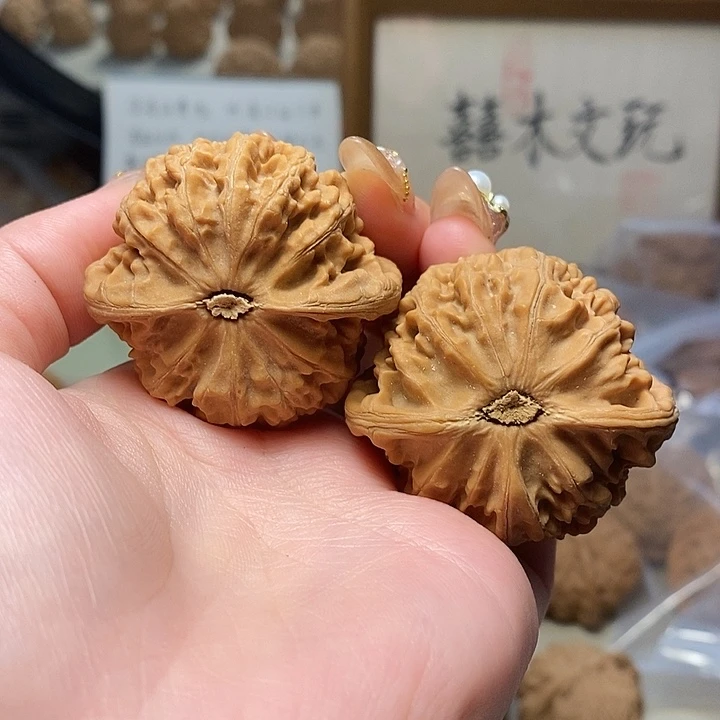 文玩核桃吊坠44宫灯