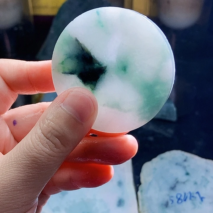 翡翠未镶嵌颈饰毛料36