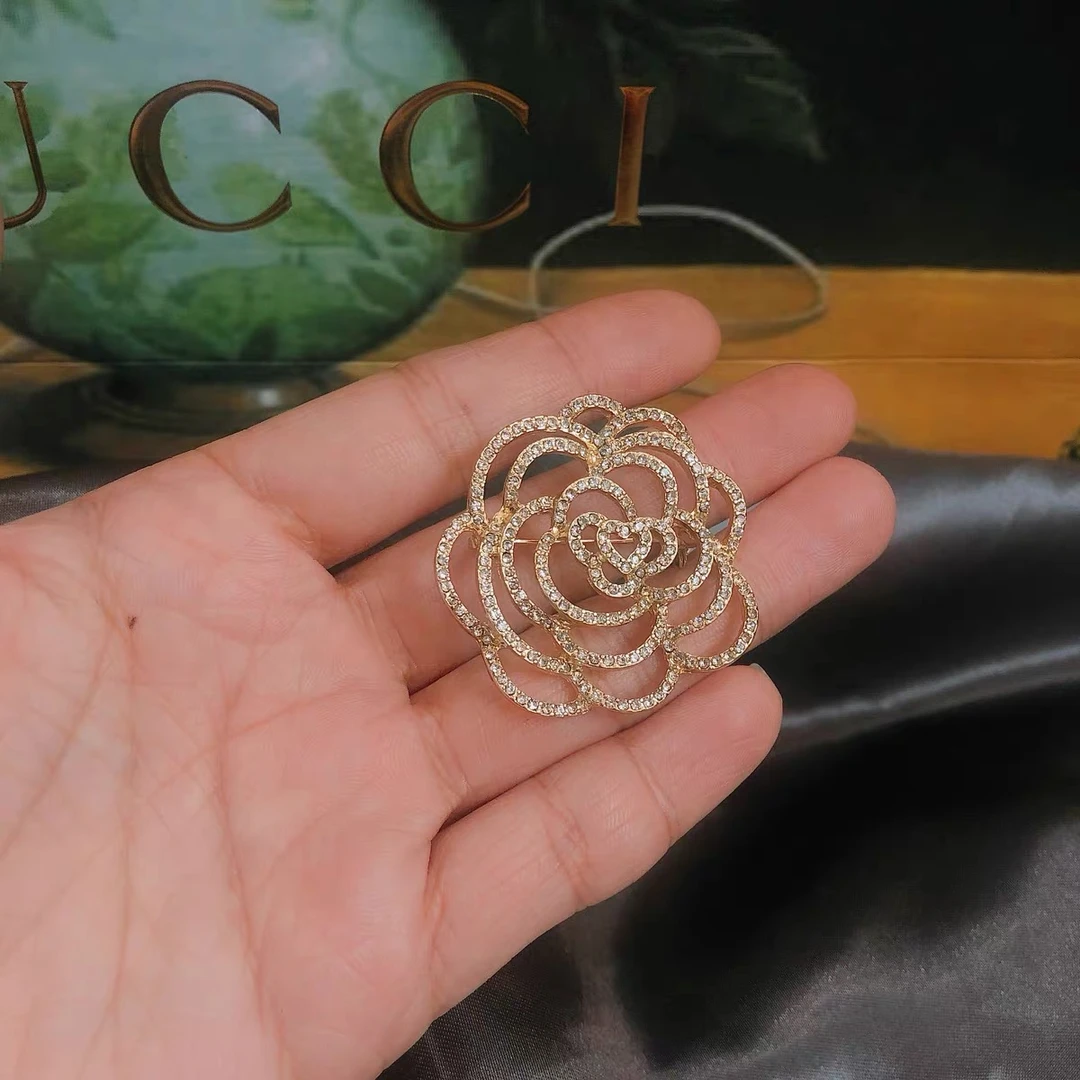 锌合金胸针 山茶花小香风胸针高档奢华日系大衣别针装饰百搭配饰