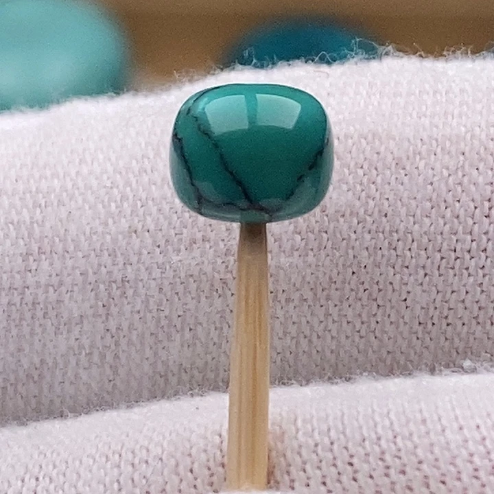 绿松石未镶嵌珠宝奇石7