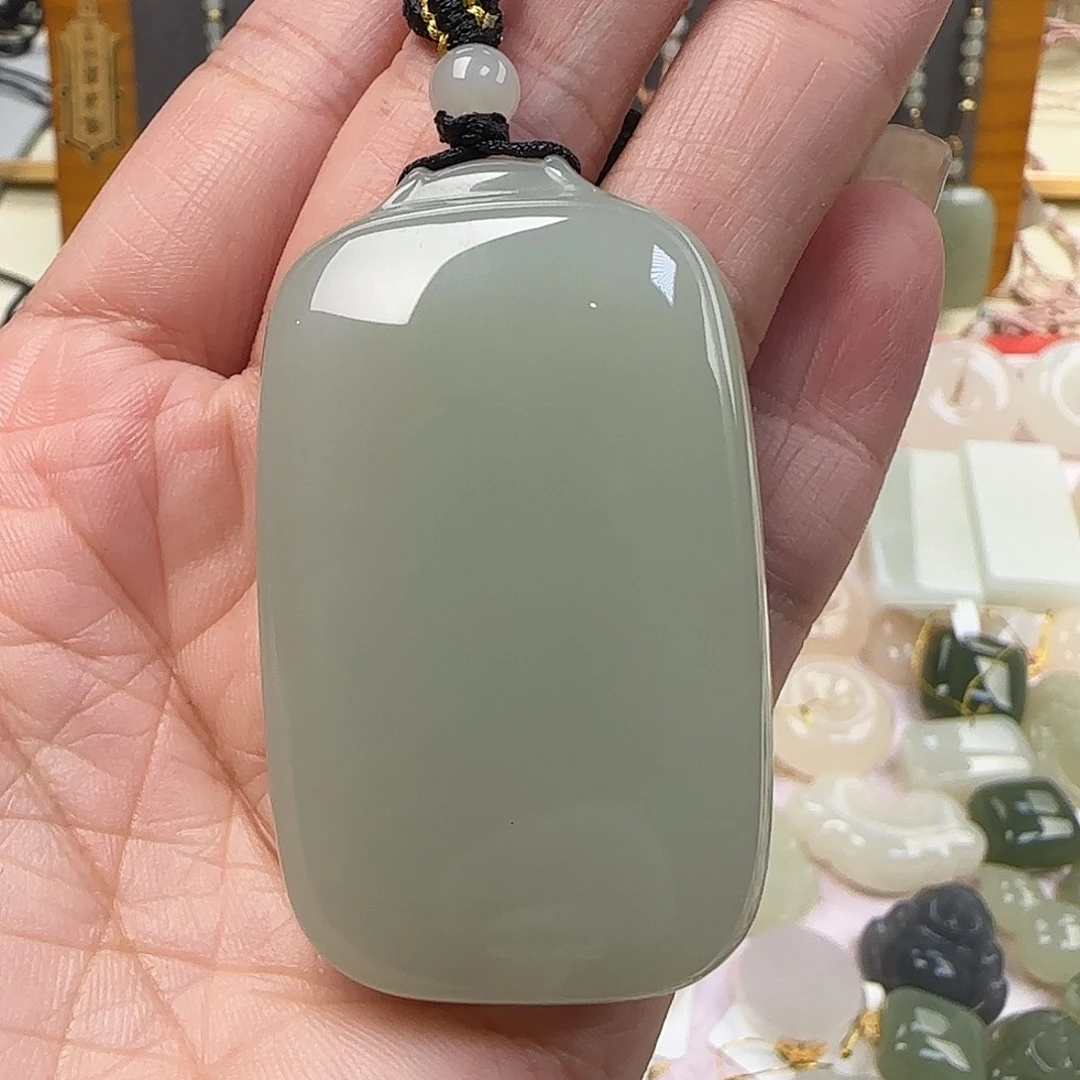 夏***语和田玉未镶嵌颈饰