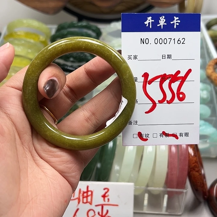 蛇纹石玉未镶嵌手镯