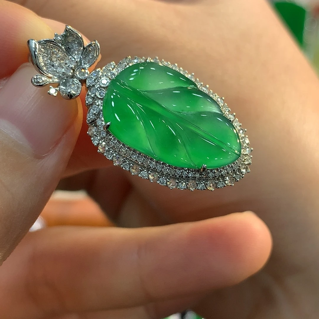 翡翠18K金镶嵌颈饰叶子