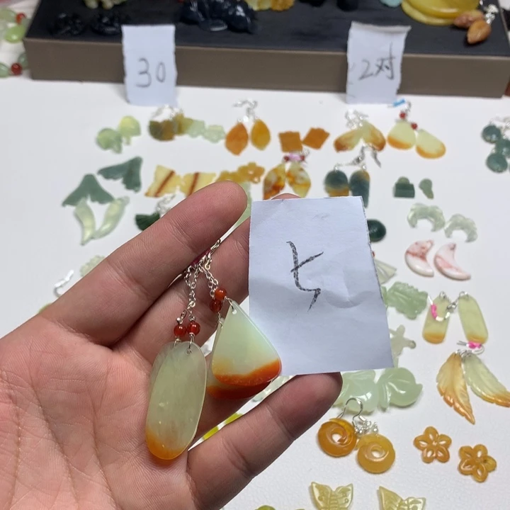 蛇纹石玉耳钉足银镀金镶嵌玉*姐