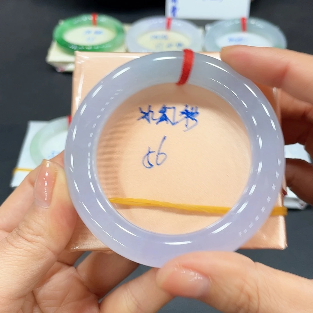 翡翠手镯未镶嵌翡翠手镯